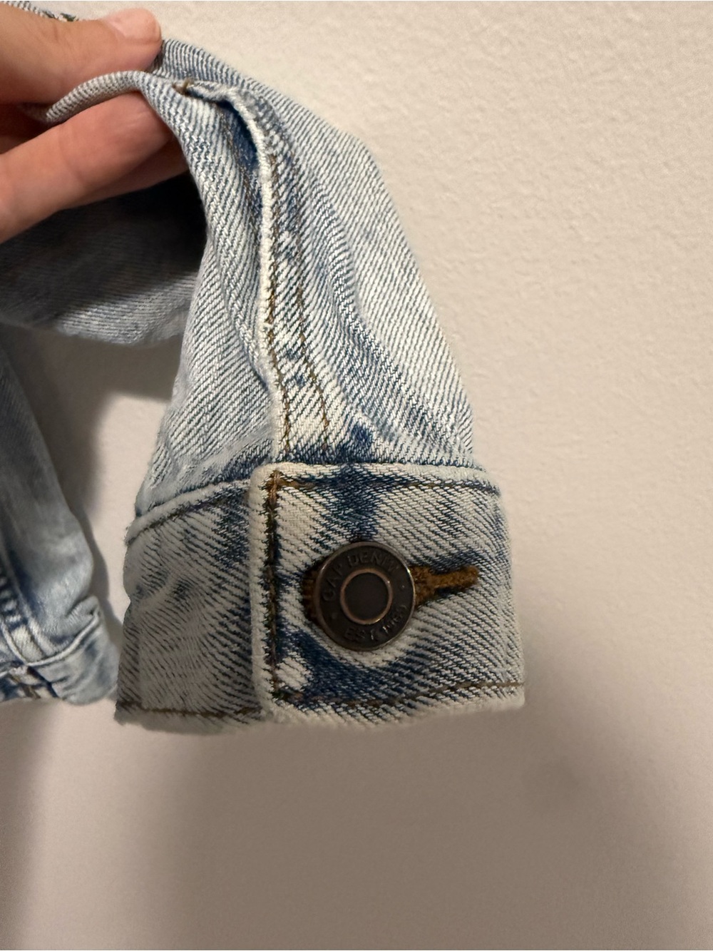 GAP Denim Icon Jacket Light Wash Jean Jacket Size Small Classic Trucker - Picture 11 of 11